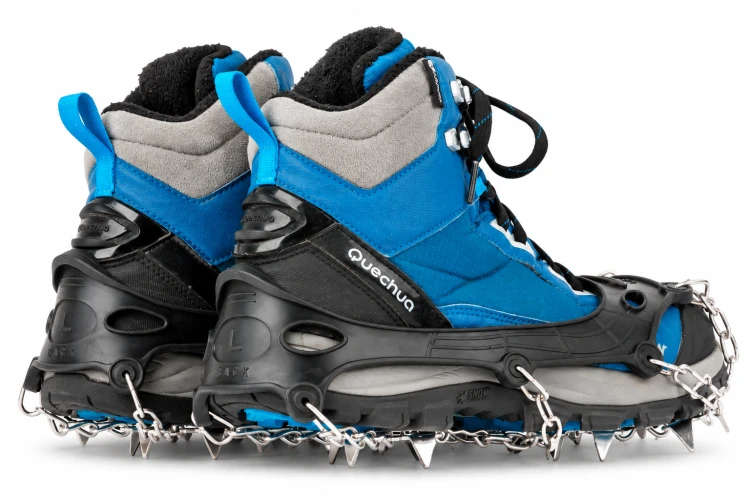 Niebieskie buty trekkingowe z raczkami1.png