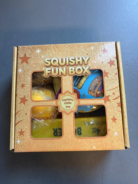 Pudełko Squishy Fun Box na białym tle.png