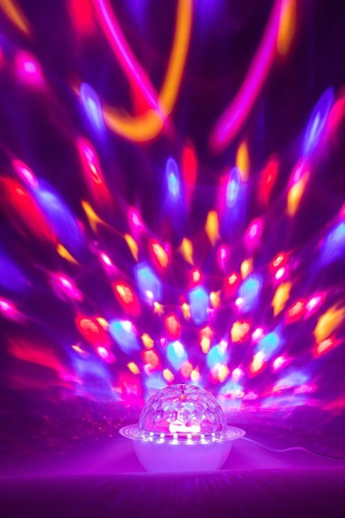 Lampka Nocna Projektor Obrotowy Multikolor Głośnik