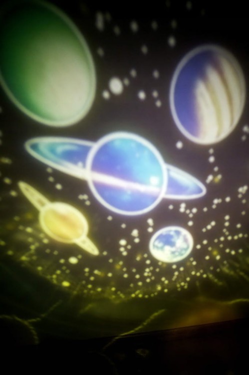 PROJEKTOR GWIAZD LAMPKA NOCNA DO POKOJU DZIECKA FILMY GWIAZDY KOSMOS NIEBO