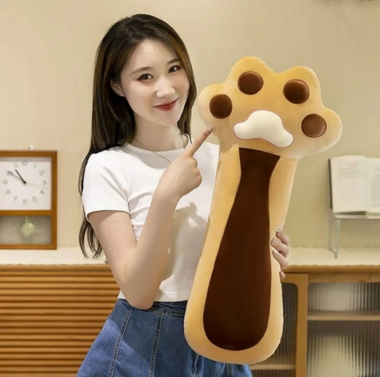 Maskotka poduszka łapka B-2819