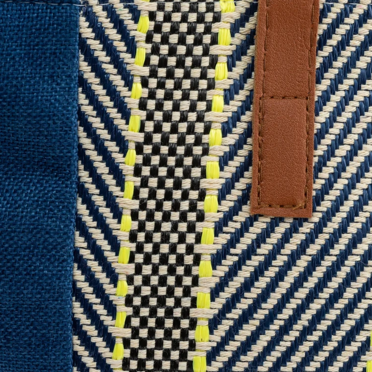 6e03c8043c13576cbf6d92d6fb6e8b28