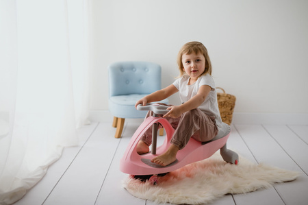 Jeździk Grawitacyjny Swing Car Różowy